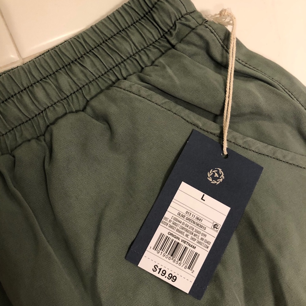 Universal Thread Shorts - Picture 3 of 4